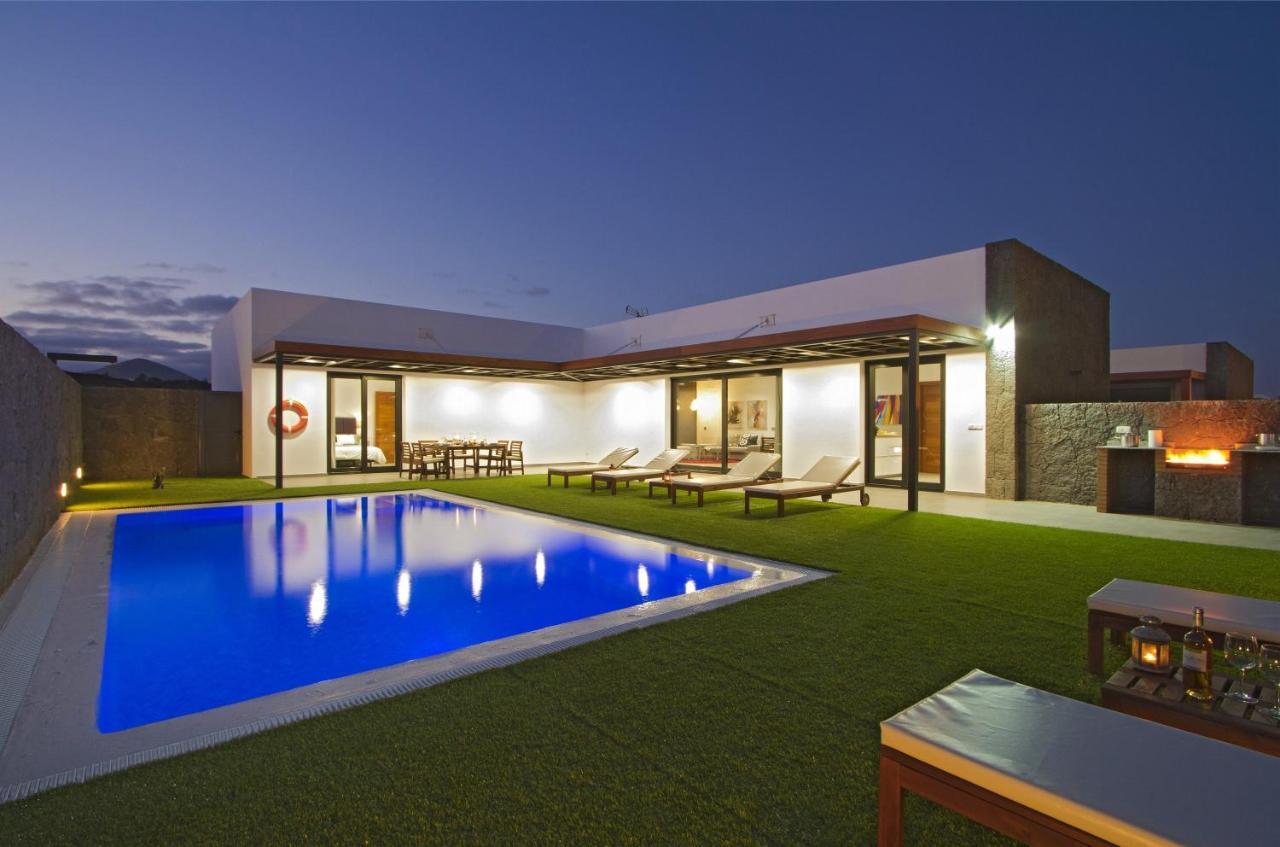 Luxury Los Mojones Villa Short Walk To Old Town Private Heated Pool Villa Los Mojones Angie Puerto Del Carmen Tias Bagian luar foto