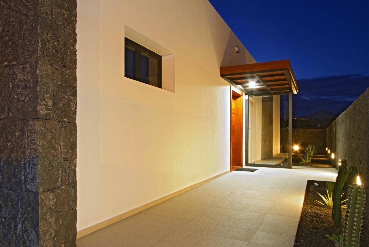 Luxury Los Mojones Villa Short Walk To Old Town Private Heated Pool Villa Los Mojones Angie Puerto Del Carmen Tias Bagian luar foto