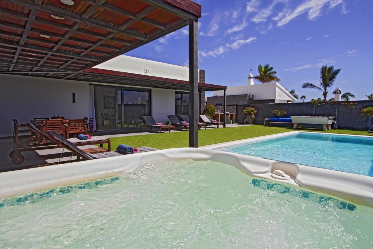 Luxury Los Mojones Villa Short Walk To Old Town Private Heated Pool Villa Los Mojones Angie Puerto Del Carmen Tias Bagian luar foto