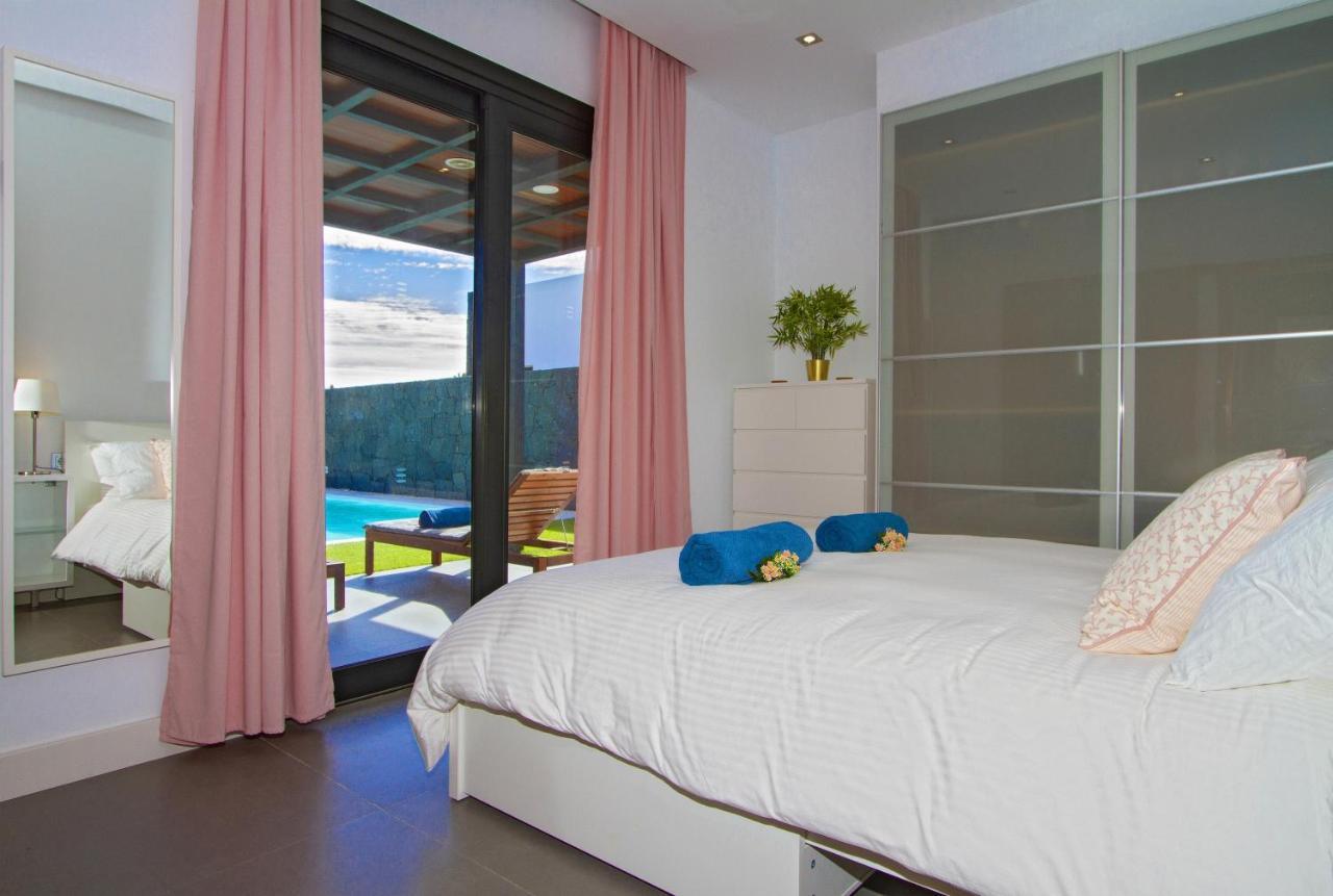 Luxury Los Mojones Villa Short Walk To Old Town Private Heated Pool Villa Los Mojones Angie Puerto Del Carmen Tias Bagian luar foto