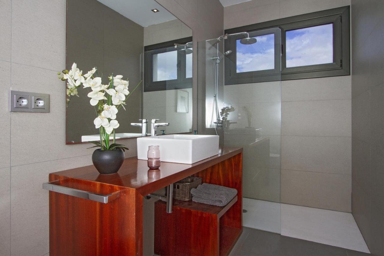 Luxury Los Mojones Villa Short Walk To Old Town Private Heated Pool Villa Los Mojones Angie Puerto Del Carmen Tias Bagian luar foto