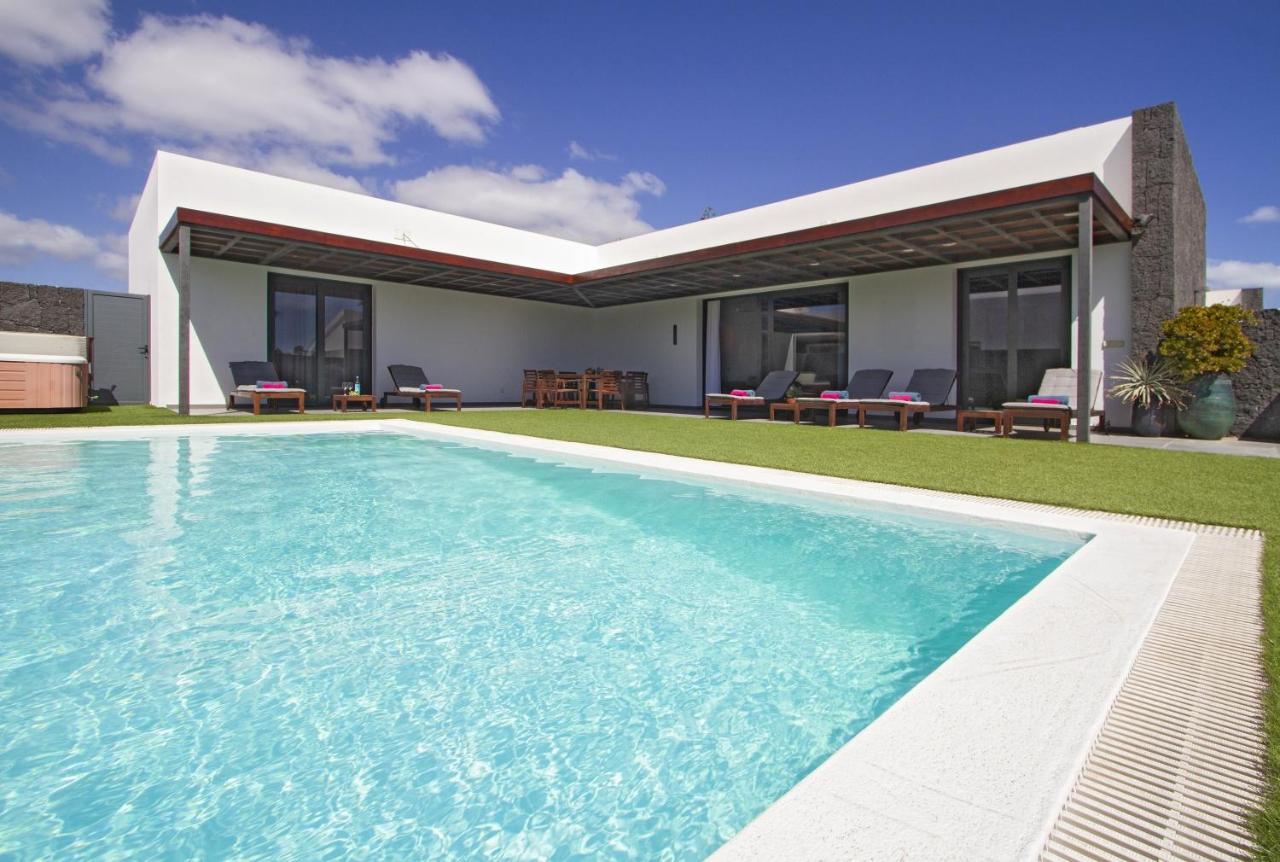 Luxury Los Mojones Villa Short Walk To Old Town Private Heated Pool Villa Los Mojones Angie Puerto Del Carmen Tias Bagian luar foto